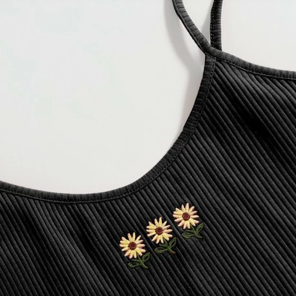 ONE LEFT ✨HP✨NEW Sunflower Ribbed Cropped Tank - Picture 2 of 7